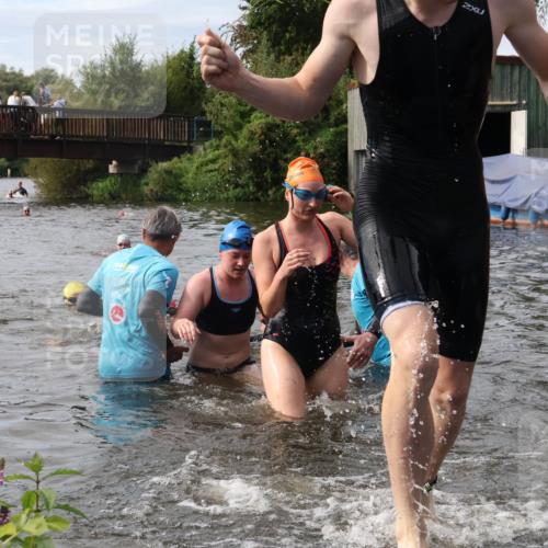 31.08.2025 - Elbe Triathlon Hamburg Luisa Fischer http://msf.ph/oto/8686908 31.08.2025 10:50:44 Schwimmen 1530, 1534, 1537, 1549, 1572, 1576, 1584, 1609, 1613 meine-sportfotos.de