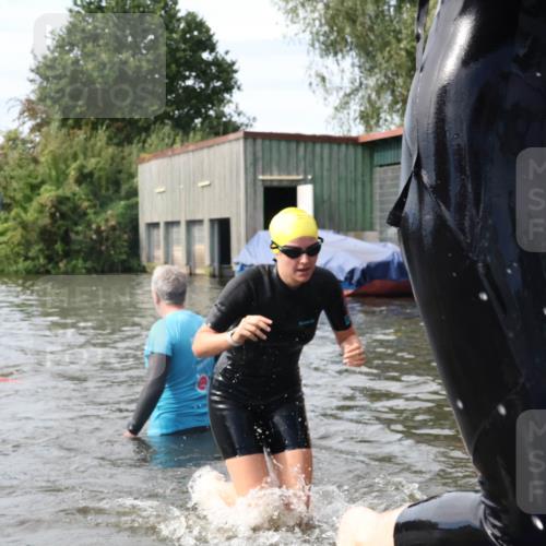 31.08.2025 - Elbe Triathlon Hamburg Luisa Fischer http://msf.ph/oto/8686929 31.08.2025 10:50:53 Schwimmen 1510, 1530, 1534, 1572, 1613 meine-sportfotos.de