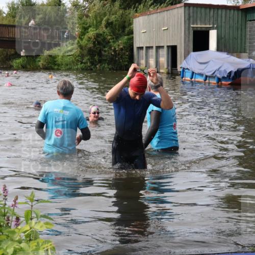 31.08.2025 - Elbe Triathlon Hamburg Luisa Fischer http://msf.ph/oto/8686945 31.08.2025 10:51:21 Schwimmen 1592 meine-sportfotos.de