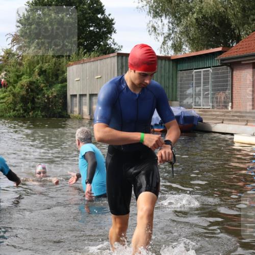 31.08.2025 - Elbe Triathlon Hamburg Luisa Fischer http://msf.ph/oto/8686956 31.08.2025 10:51:23 Schwimmen 1556, 1592 meine-sportfotos.de