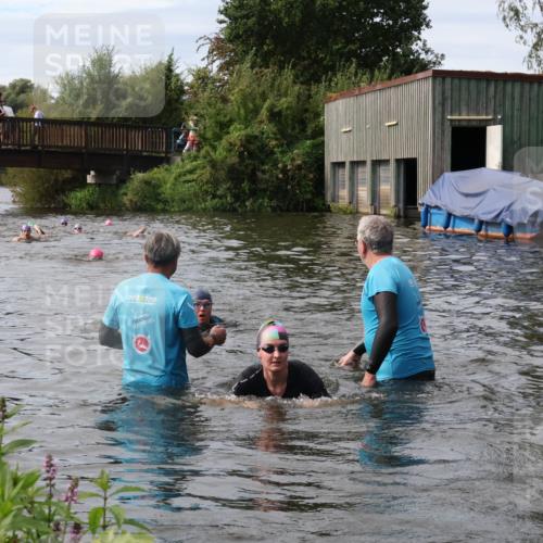 31.08.2025 - Elbe Triathlon Hamburg Luisa Fischer http://msf.ph/oto/8686958 31.08.2025 10:51:27 Schwimmen 1531, 1556, 1592 meine-sportfotos.de