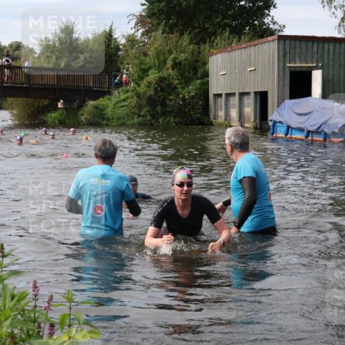 31.08.2025 - Elbe Triathlon Hamburg Luisa Fischer http://msf.ph/oto/8686959 31.08.2025 10:51:27 Schwimmen 1531, 1556, 1592 meine-sportfotos.de