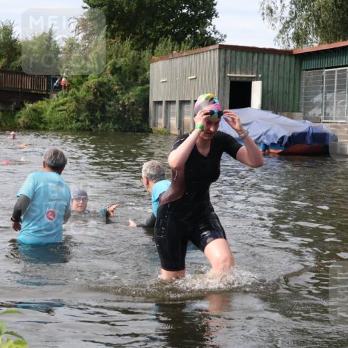 31.08.2025 - Elbe Triathlon Hamburg Luisa Fischer http://msf.ph/oto/8686968 31.08.2025 10:51:29 Schwimmen 1531, 1556 meine-sportfotos.de