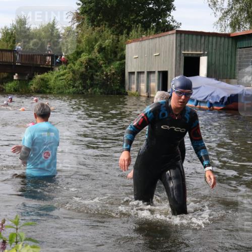 31.08.2025 - Elbe Triathlon Hamburg Luisa Fischer http://msf.ph/oto/8686977 31.08.2025 10:51:33 Schwimmen 1531, 1556 meine-sportfotos.de