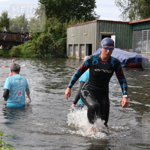 31.08.2025 - Elbe Triathlon Hamburg Luisa Fischer http://msf.ph/oto/8686979 31.08.2025 10:51:34 Schwimmen 1531, 1556 meine-sportfotos.de