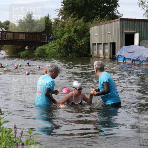 31.08.2025 - Elbe Triathlon Hamburg Luisa Fischer http://msf.ph/oto/8686983 31.08.2025 10:51:42 Schwimmen 1553, 1618 meine-sportfotos.de