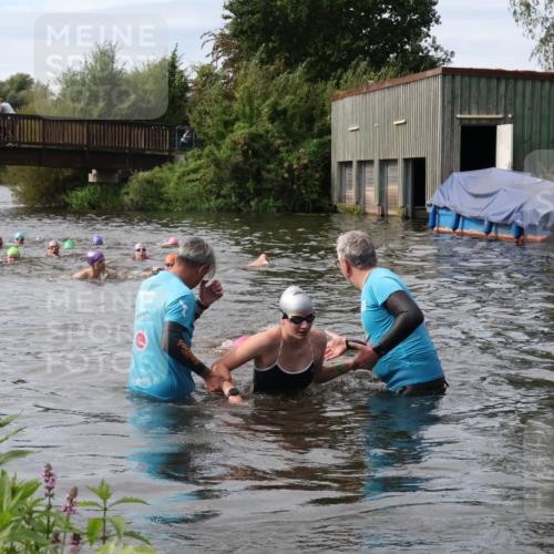 31.08.2025 - Elbe Triathlon Hamburg Luisa Fischer http://msf.ph/oto/8686984 31.08.2025 10:51:43 Schwimmen 1553, 1618 meine-sportfotos.de