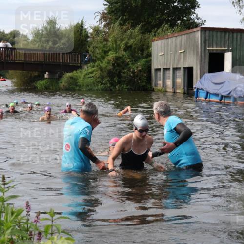 31.08.2025 - Elbe Triathlon Hamburg Luisa Fischer http://msf.ph/oto/8686985 31.08.2025 10:51:43 Schwimmen 1553, 1618 meine-sportfotos.de