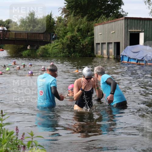 31.08.2025 - Elbe Triathlon Hamburg Luisa Fischer http://msf.ph/oto/8686988 31.08.2025 10:51:43 Schwimmen 1553, 1618 meine-sportfotos.de