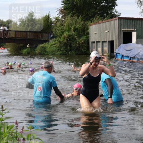 31.08.2025 - Elbe Triathlon Hamburg Luisa Fischer http://msf.ph/oto/8686993 31.08.2025 10:51:44 Schwimmen 1553, 1618 meine-sportfotos.de