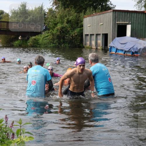 31.08.2025 - Elbe Triathlon Hamburg Luisa Fischer http://msf.ph/oto/8687012 31.08.2025 10:51:56 Schwimmen 1536, 1552, 1561, 1562, 1571, 1595, 1597 meine-sportfotos.de