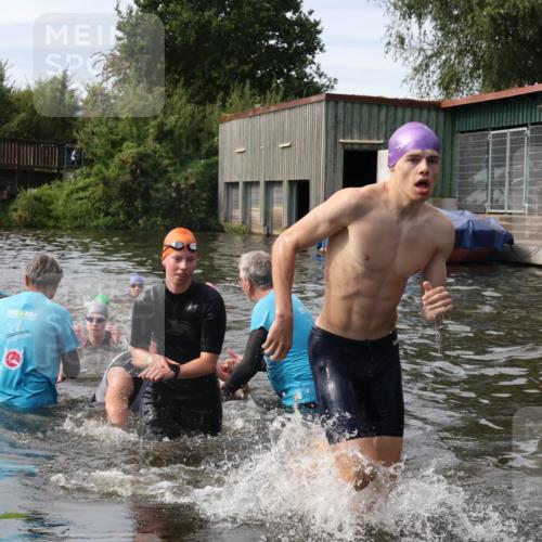 31.08.2025 - Elbe Triathlon Hamburg Luisa Fischer http://msf.ph/oto/8687021 31.08.2025 10:51:58 Schwimmen 1519, 1536, 1552, 1561, 1562, 1571, 1595, 1597 meine-sportfotos.de