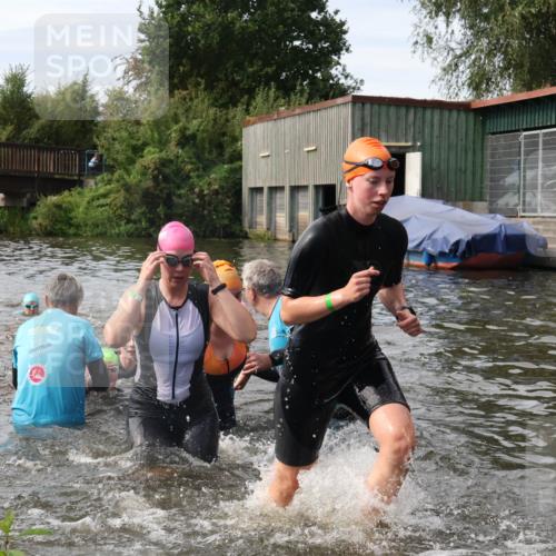 31.08.2025 - Elbe Triathlon Hamburg Luisa Fischer http://msf.ph/oto/8687024 31.08.2025 10:51:59 Schwimmen 1519, 1536, 1552, 1561, 1562, 1571, 1595, 1597 meine-sportfotos.de