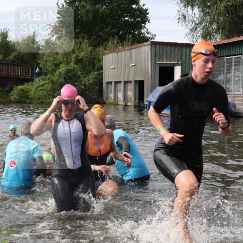 31.08.2025 - Elbe Triathlon Hamburg Luisa Fischer http://msf.ph/oto/8687027 31.08.2025 10:51:59 Schwimmen 1519, 1536, 1552, 1561, 1562, 1571, 1595, 1597 meine-sportfotos.de