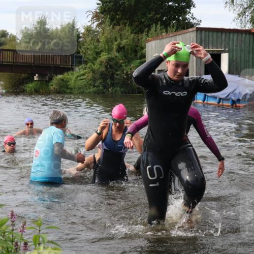 31.08.2025 - Elbe Triathlon Hamburg Luisa Fischer http://msf.ph/oto/8687040 31.08.2025 10:52:03 Schwimmen 1519, 1532, 1536, 1545, 1552, 1561, 1562, 1571, 1580, 1586, 1595, 1597 meine-sportfotos.de