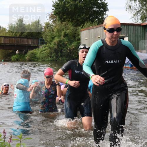 31.08.2025 - Elbe Triathlon Hamburg Luisa Fischer http://msf.ph/oto/8687052 31.08.2025 10:52:09 Schwimmen 1516, 1519, 1521, 1527, 1532, 1541, 1545, 1546, 1561, 1562, 1571, 1580, 1581, 1586 meine-sportfotos.de
