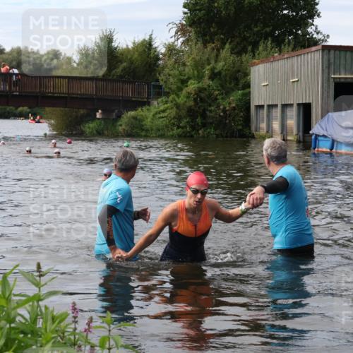 31.08.2025 - Elbe Triathlon Hamburg Luisa Fischer http://msf.ph/oto/8687083 31.08.2025 10:52:41 Schwimmen 1587 meine-sportfotos.de