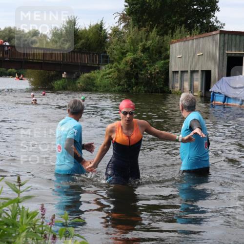 31.08.2025 - Elbe Triathlon Hamburg Luisa Fischer http://msf.ph/oto/8687085 31.08.2025 10:52:42 Schwimmen 1587 meine-sportfotos.de