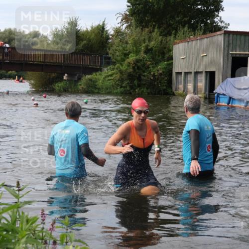 31.08.2025 - Elbe Triathlon Hamburg Luisa Fischer http://msf.ph/oto/8687086 31.08.2025 10:52:42 Schwimmen 1587 meine-sportfotos.de