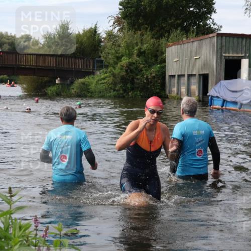 31.08.2025 - Elbe Triathlon Hamburg Luisa Fischer http://msf.ph/oto/8687089 31.08.2025 10:52:42 Schwimmen 1587 meine-sportfotos.de