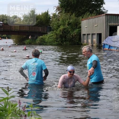 31.08.2025 - Elbe Triathlon Hamburg Luisa Fischer http://msf.ph/oto/8687099 31.08.2025 10:52:54 Schwimmen 1513 meine-sportfotos.de