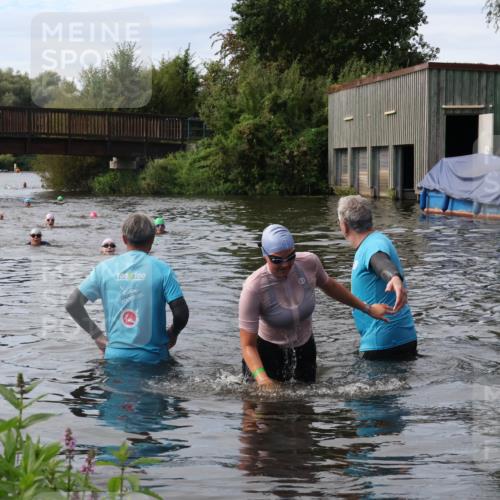 31.08.2025 - Elbe Triathlon Hamburg Luisa Fischer http://msf.ph/oto/8687103 31.08.2025 10:52:55 Schwimmen 1513 meine-sportfotos.de