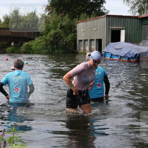 31.08.2025 - Elbe Triathlon Hamburg Luisa Fischer http://msf.ph/oto/8687105 31.08.2025 10:52:55 Schwimmen 1513 meine-sportfotos.de