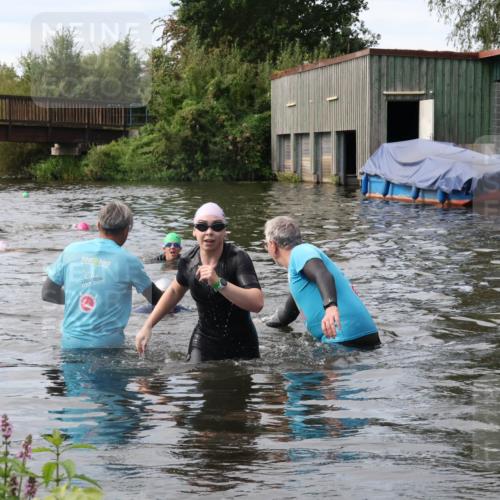 31.08.2025 - Elbe Triathlon Hamburg Luisa Fischer http://msf.ph/oto/8687114 31.08.2025 10:53:10 Schwimmen 1573, 1577 meine-sportfotos.de