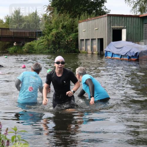31.08.2025 - Elbe Triathlon Hamburg Luisa Fischer http://msf.ph/oto/8687115 31.08.2025 10:53:10 Schwimmen 1573, 1577 meine-sportfotos.de