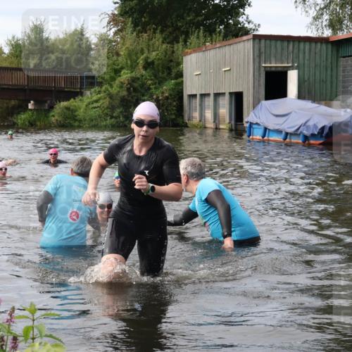 31.08.2025 - Elbe Triathlon Hamburg Luisa Fischer http://msf.ph/oto/8687119 31.08.2025 10:53:11 Schwimmen 1573, 1577 meine-sportfotos.de