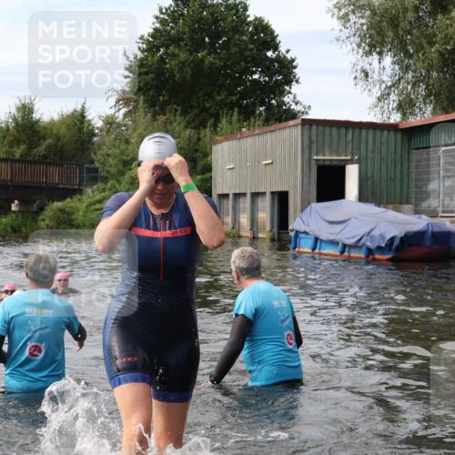 31.08.2025 - Elbe Triathlon Hamburg Luisa Fischer http://msf.ph/oto/8687137 31.08.2025 10:53:14 Schwimmen 1573, 1577 meine-sportfotos.de
