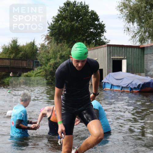 31.08.2025 - Elbe Triathlon Hamburg Luisa Fischer http://msf.ph/oto/8687150 31.08.2025 10:53:23 Schwimmen 1477, 1579, 1605 meine-sportfotos.de