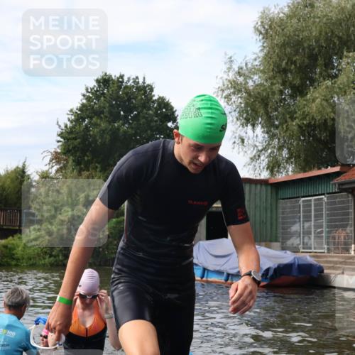 31.08.2025 - Elbe Triathlon Hamburg Luisa Fischer http://msf.ph/oto/8687153 31.08.2025 10:53:24 Schwimmen 1477, 1579, 1605 meine-sportfotos.de