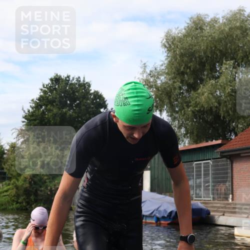 31.08.2025 - Elbe Triathlon Hamburg Luisa Fischer http://msf.ph/oto/8687154 31.08.2025 10:53:24 Schwimmen 1477, 1579, 1605 meine-sportfotos.de