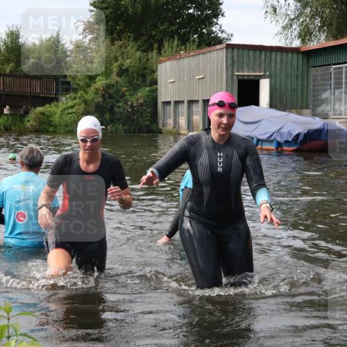 31.08.2025 - Elbe Triathlon Hamburg Luisa Fischer http://msf.ph/oto/8687175 31.08.2025 10:53:32 Schwimmen 952, 1477, 1548, 1563, 1579 meine-sportfotos.de