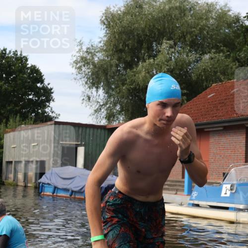 31.08.2025 - Elbe Triathlon Hamburg Luisa Fischer http://msf.ph/oto/8687184 31.08.2025 10:53:42 Schwimmen 952 meine-sportfotos.de