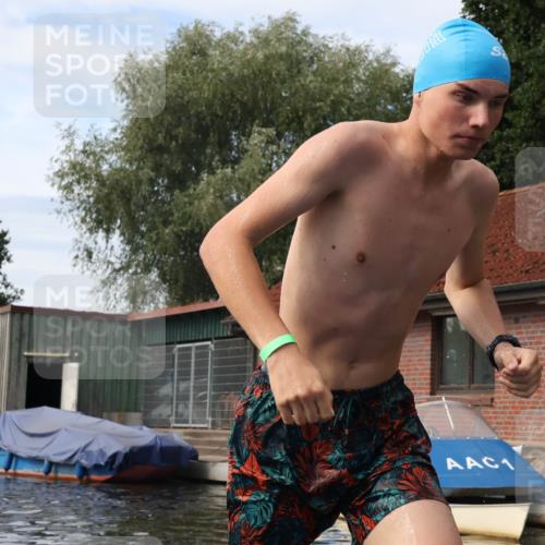 31.08.2025 - Elbe Triathlon Hamburg Luisa Fischer http://msf.ph/oto/8687185 31.08.2025 10:53:42 Schwimmen 952 meine-sportfotos.de