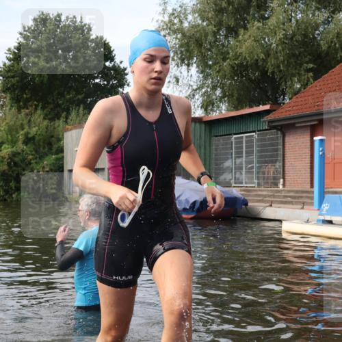 31.08.2025 - Elbe Triathlon Hamburg Luisa Fischer http://msf.ph/oto/8687200 31.08.2025 10:54:13 Schwimmen 1582 meine-sportfotos.de