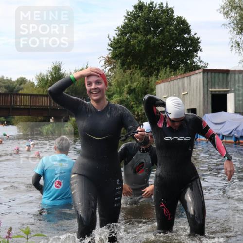 31.08.2025 - Elbe Triathlon Hamburg Luisa Fischer http://msf.ph/oto/8687204 31.08.2025 10:54:39 Schwimmen 1509, 1520, 1524, 1590 meine-sportfotos.de
