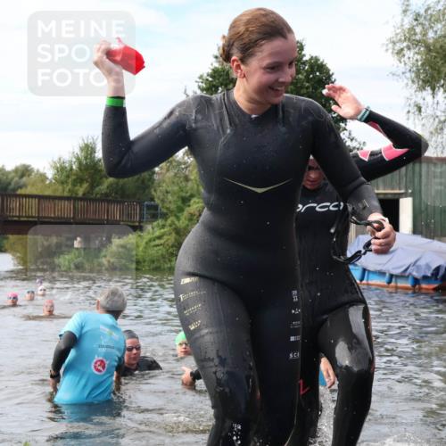 31.08.2025 - Elbe Triathlon Hamburg Luisa Fischer http://msf.ph/oto/8687209 31.08.2025 10:54:40 Schwimmen 1509, 1520, 1524, 1554, 1590 meine-sportfotos.de