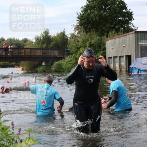 31.08.2025 - Elbe Triathlon Hamburg Luisa Fischer http://msf.ph/oto/8687213 31.08.2025 10:54:45 Schwimmen 1509, 1524, 1554, 1590 meine-sportfotos.de