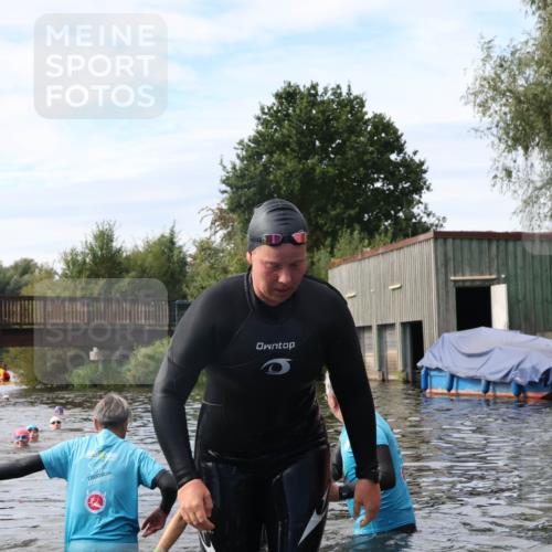 31.08.2025 - Elbe Triathlon Hamburg Luisa Fischer http://msf.ph/oto/8687217 31.08.2025 10:54:46 Schwimmen 1509, 1524, 1554, 1590 meine-sportfotos.de