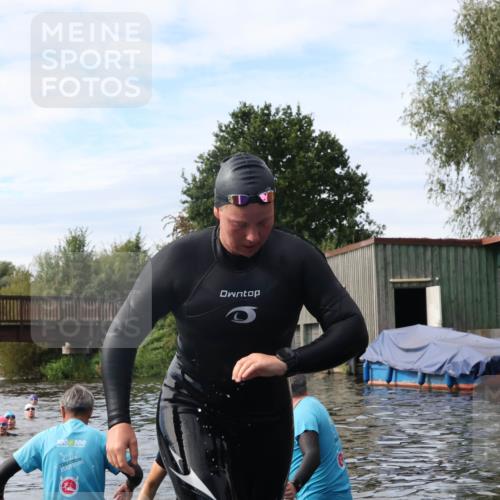 31.08.2025 - Elbe Triathlon Hamburg Luisa Fischer http://msf.ph/oto/8687220 31.08.2025 10:54:46 Schwimmen 1509, 1524, 1554, 1590 meine-sportfotos.de