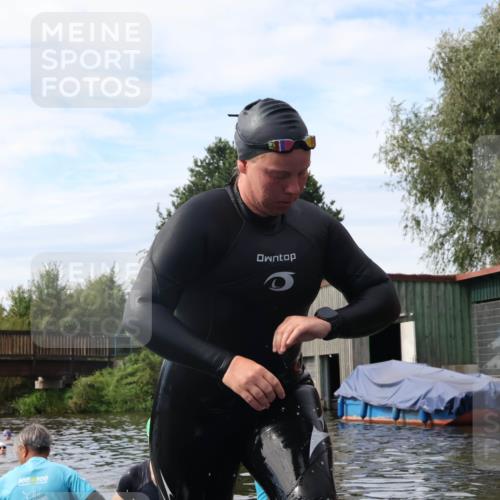 31.08.2025 - Elbe Triathlon Hamburg Luisa Fischer http://msf.ph/oto/8687222 31.08.2025 10:54:46 Schwimmen 1509, 1524, 1554, 1590 meine-sportfotos.de