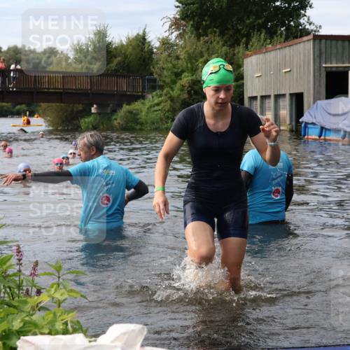 31.08.2025 - Elbe Triathlon Hamburg Luisa Fischer http://msf.ph/oto/8687223 31.08.2025 10:54:48 Schwimmen 1524, 1554, 1590 meine-sportfotos.de