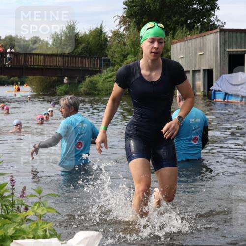 31.08.2025 - Elbe Triathlon Hamburg Luisa Fischer http://msf.ph/oto/8687226 31.08.2025 10:54:49 Schwimmen 1524, 1554 meine-sportfotos.de