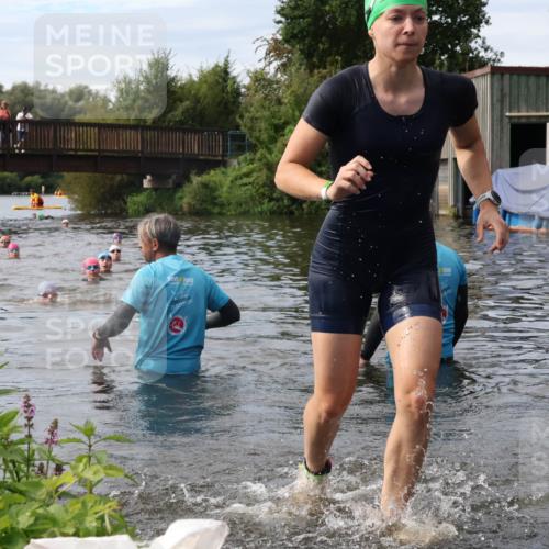 31.08.2025 - Elbe Triathlon Hamburg Luisa Fischer http://msf.ph/oto/8687227 31.08.2025 10:54:49 Schwimmen 1524, 1554 meine-sportfotos.de
