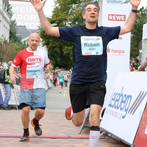 31.08.2025 - 21. Blankeneser Heldenlauf Strokosch-Dieckow http://msf.ph/oto/8687231 31.08.2025 11:58:24 Ziel 5714, 4328, 4297 meine-sportfotos.de
