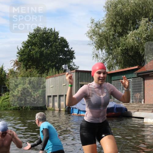 31.08.2025 - Elbe Triathlon Hamburg Luisa Fischer http://msf.ph/oto/8687241 31.08.2025 10:54:59 Schwimmen 1515, 1589, 1611 meine-sportfotos.de