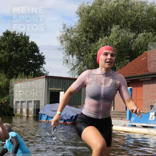 31.08.2025 - Elbe Triathlon Hamburg Luisa Fischer http://msf.ph/oto/8687244 31.08.2025 10:55:00 Schwimmen 1515, 1589, 1611 meine-sportfotos.de